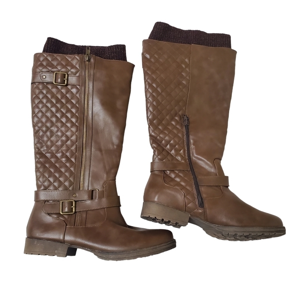 Shoedazzle Finely quilted flat boots with sweater cuff. Size 11, Brown